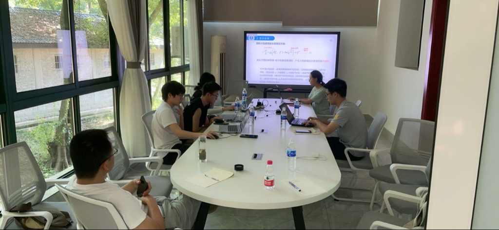 团队比赛前准备 受访单位供图 华龙网-新重庆客户端发