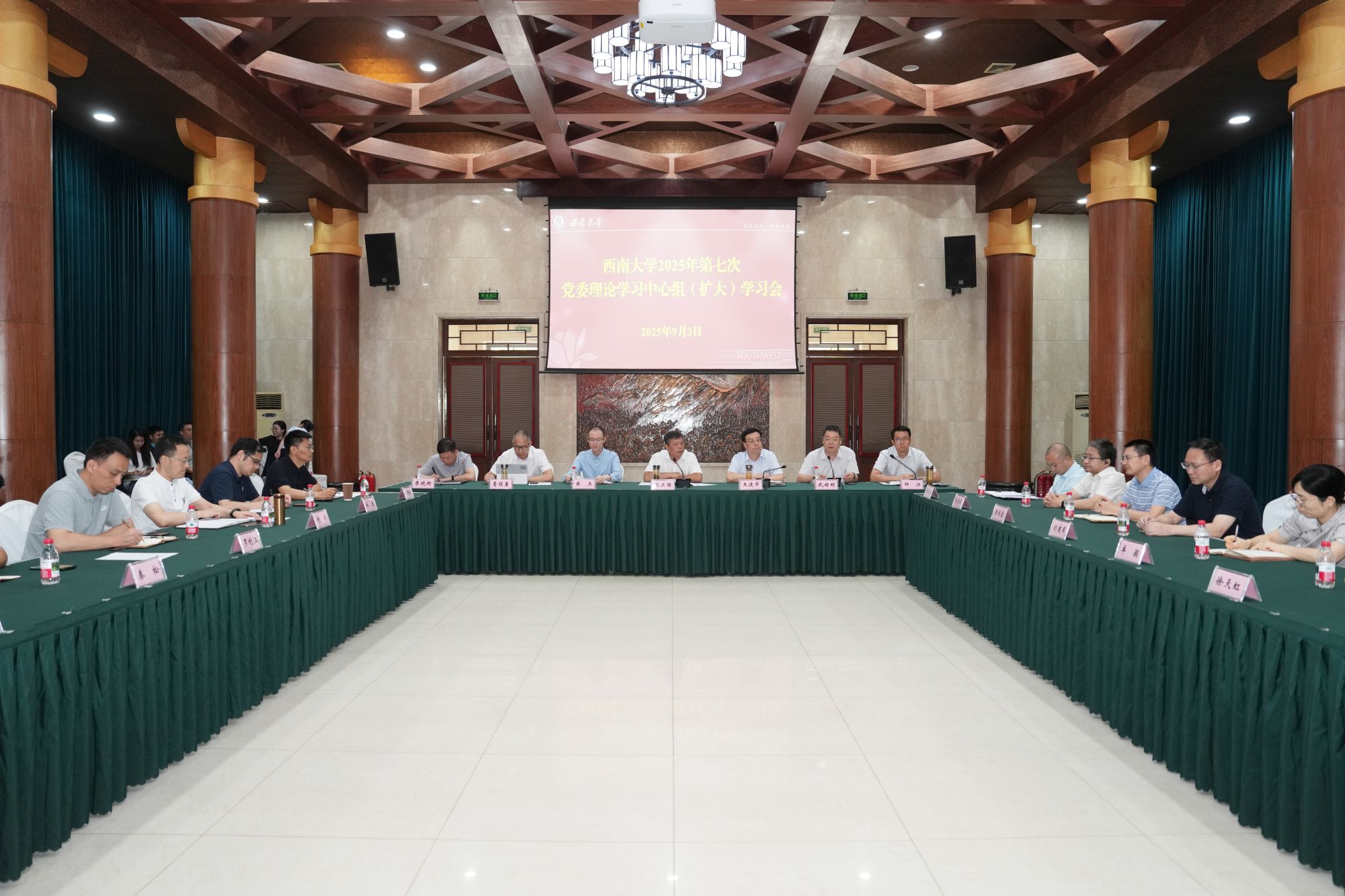 文件名称:中心组组织观看2.jpg原图大小:11.62MB